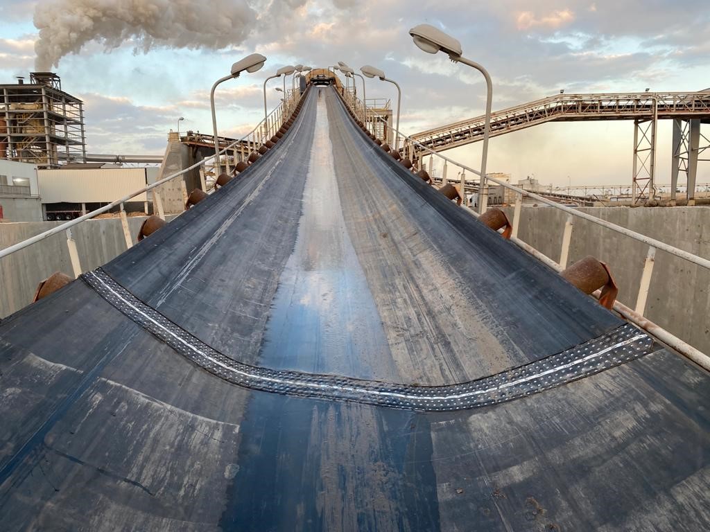 Heavy belt splice in a cement plant